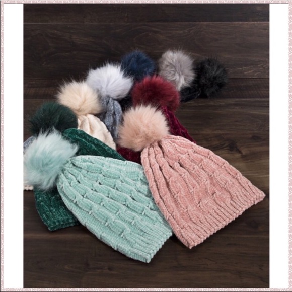 LAST 1 Ultra Soft Faux Fur Gray Pom Pom Beanie - Picture 4 of 7